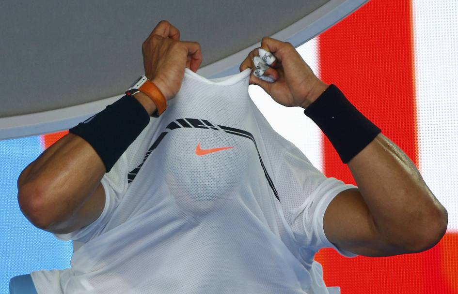 Qui sotto c&#39; Rafael Nadal (Reuters)